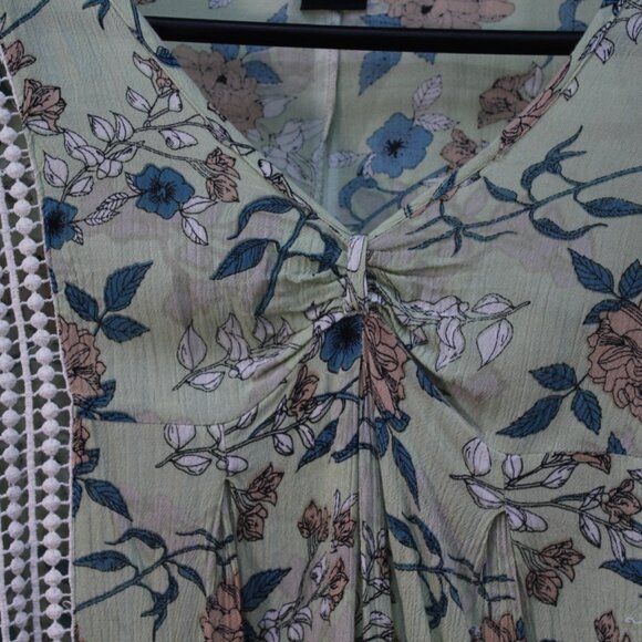 Elegant Floral Lace-Trim Blouse - Picture 6 of 11